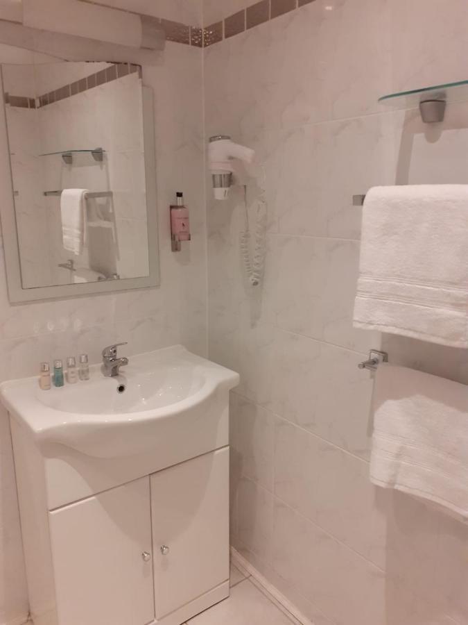 Coast 77 B&B Poole Eksteriør billede