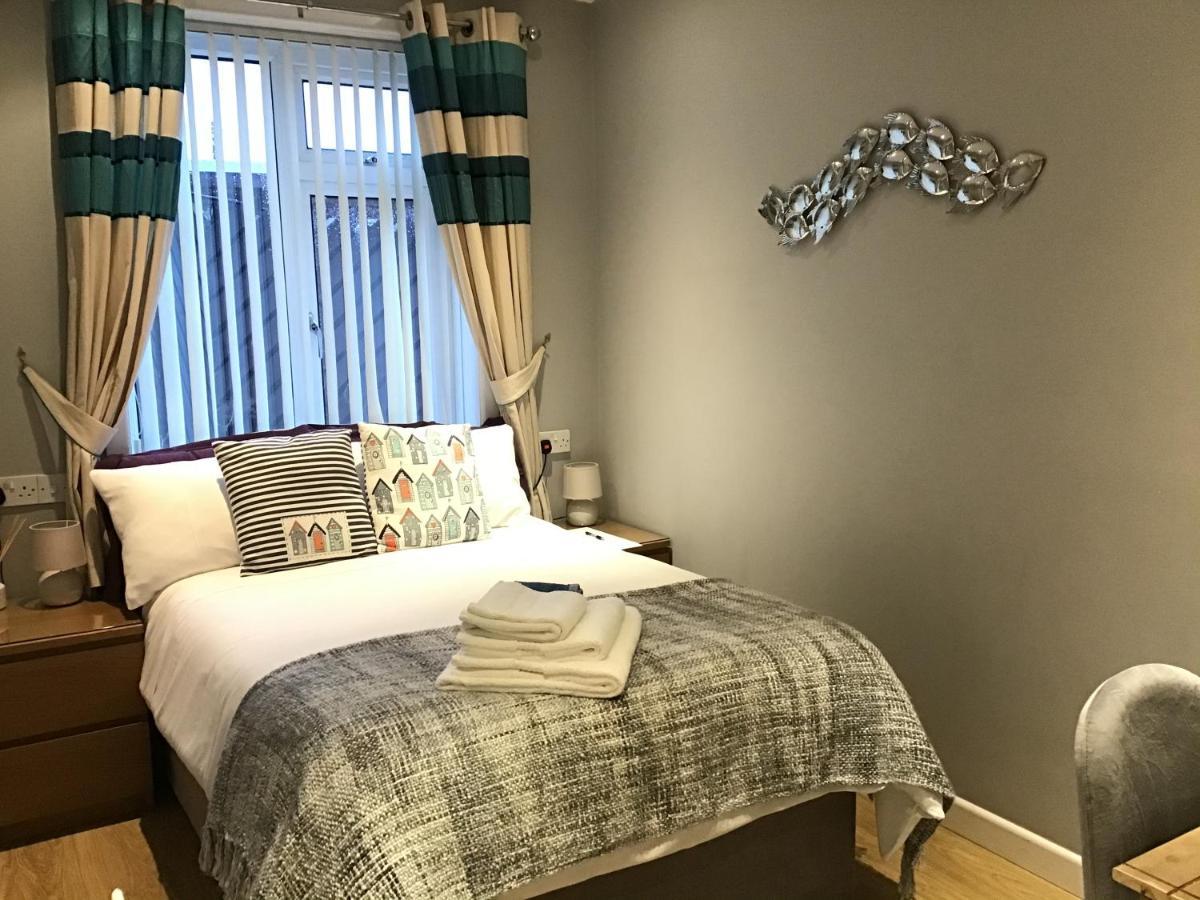 Coast 77 B&B Poole Eksteriør billede