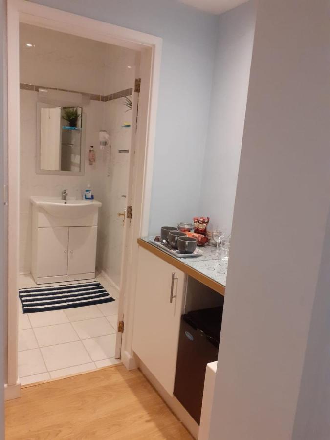 Coast 77 B&B Poole Eksteriør billede