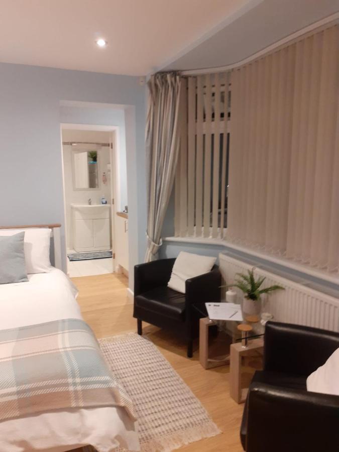 Coast 77 B&B Poole Eksteriør billede